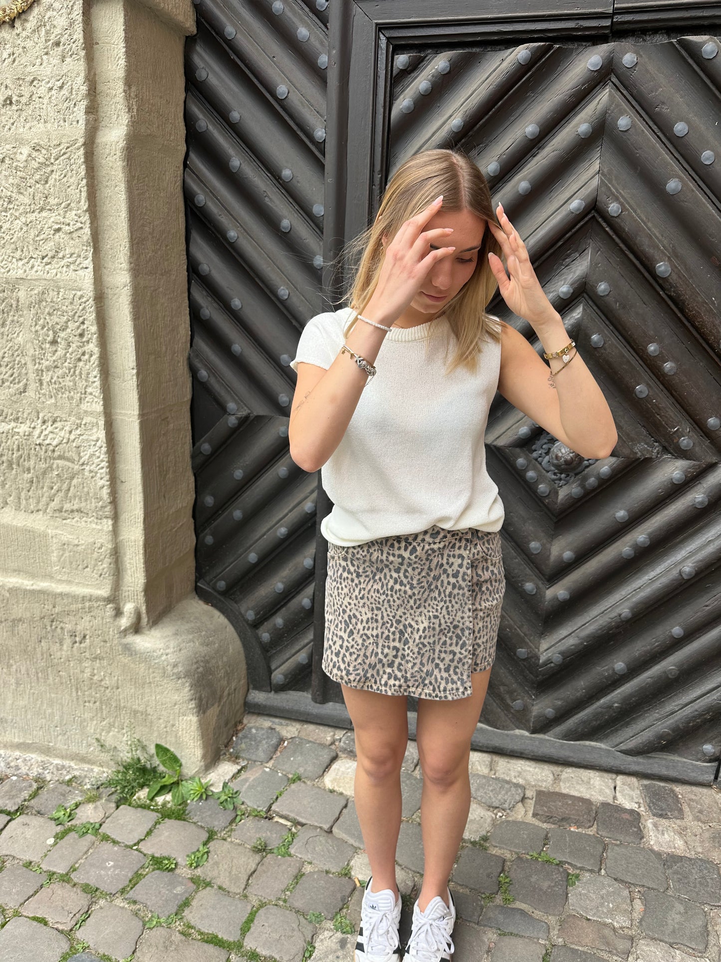 Leoshort