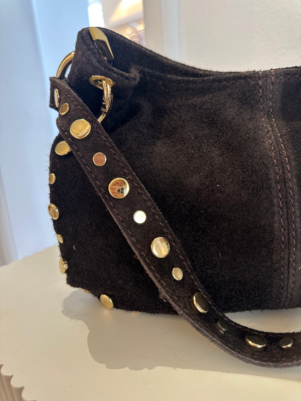 Kleine Suede-Bag mit Nieten