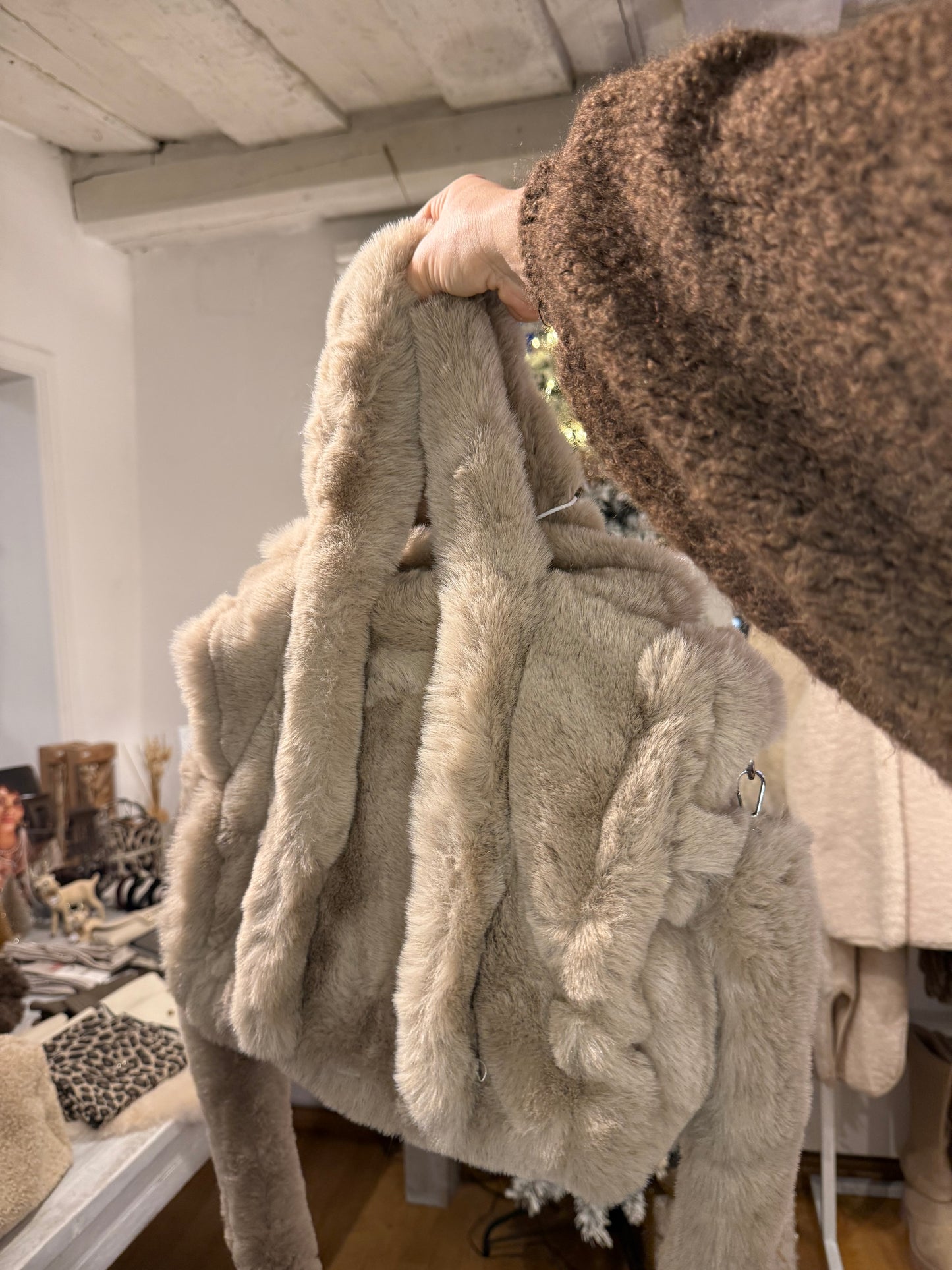 Kleine Flauschi Bag Taupe