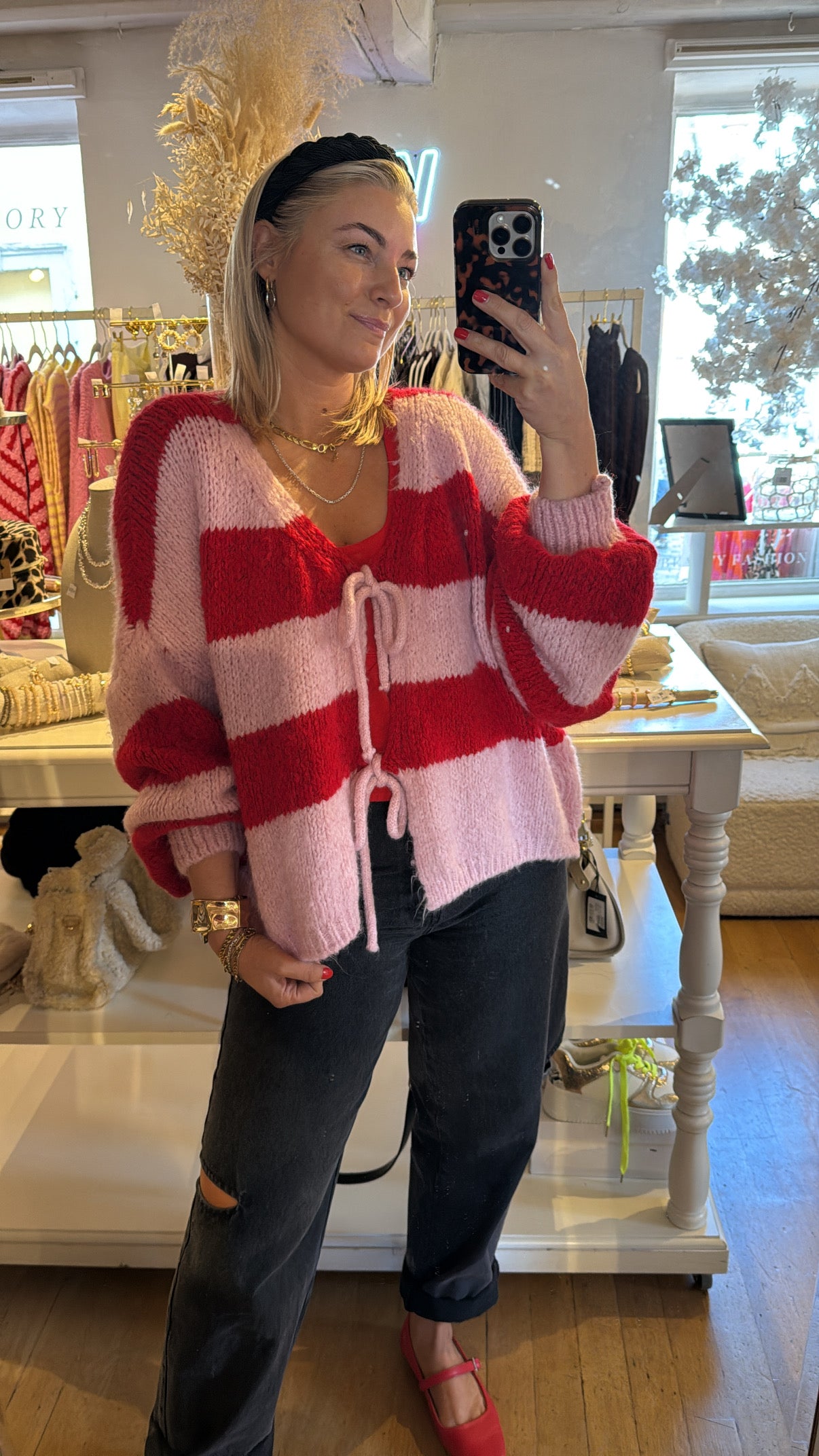 Cardi mit Schleifen