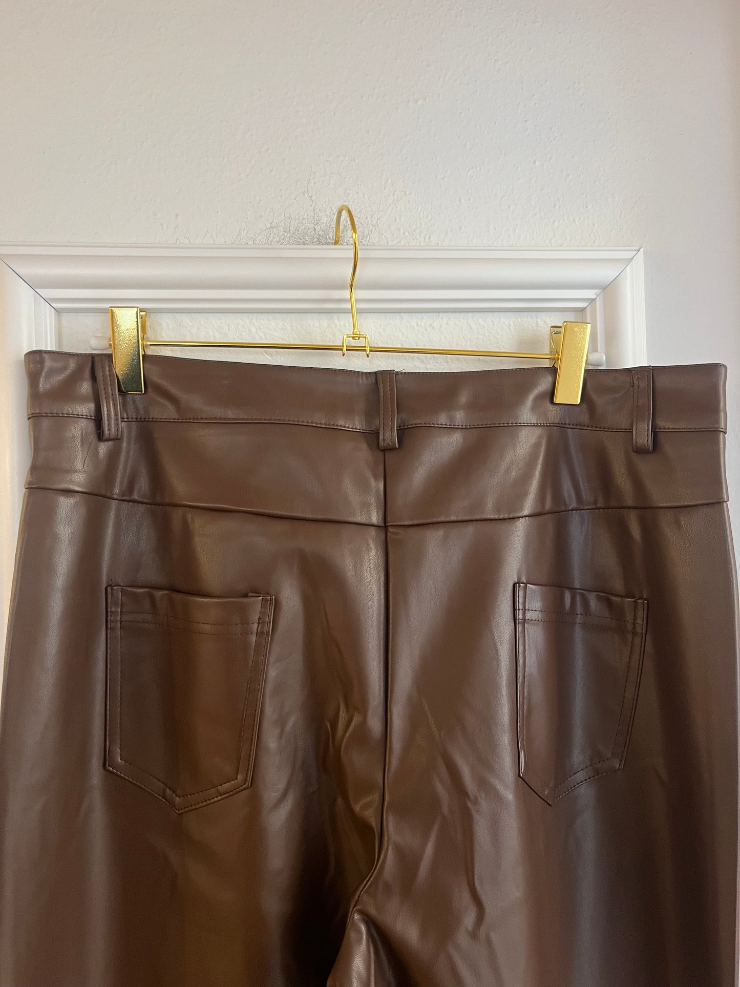 Wide Leg Kunstlederhose