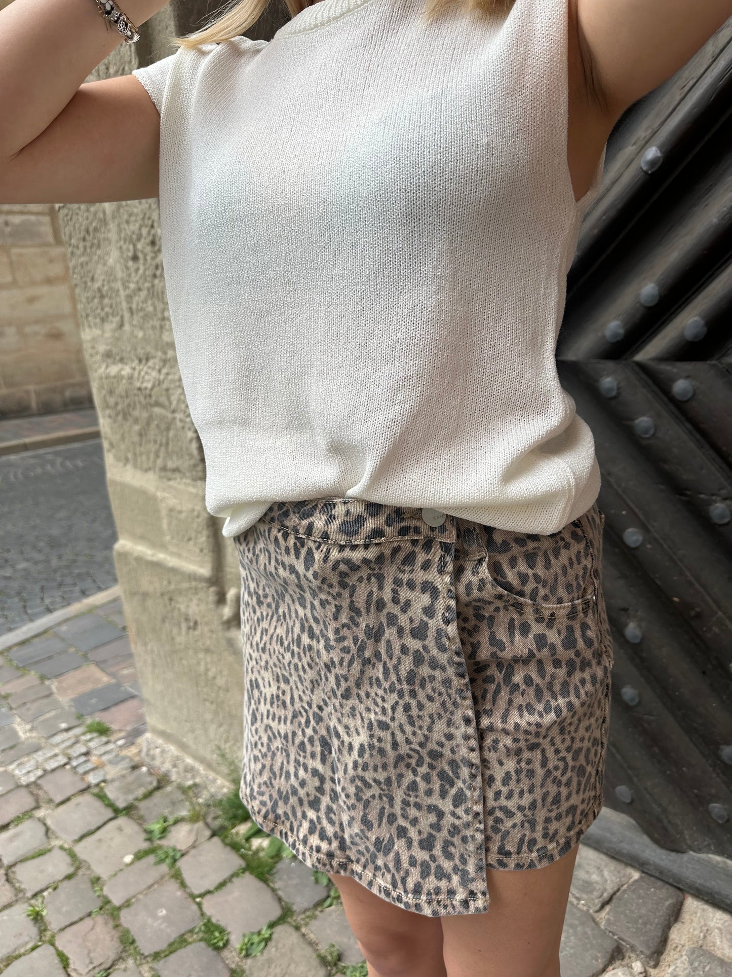 Leoshort