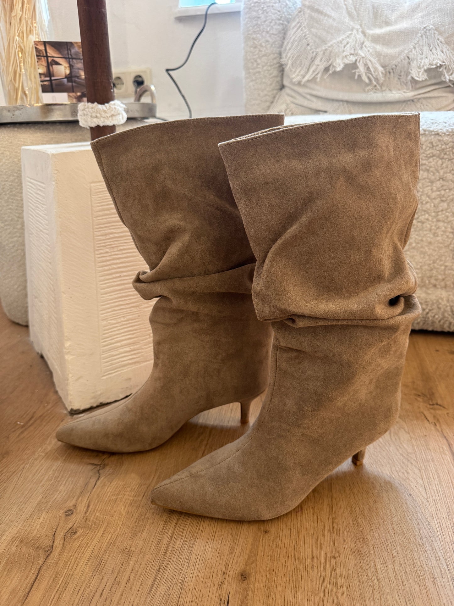 Boots Mira