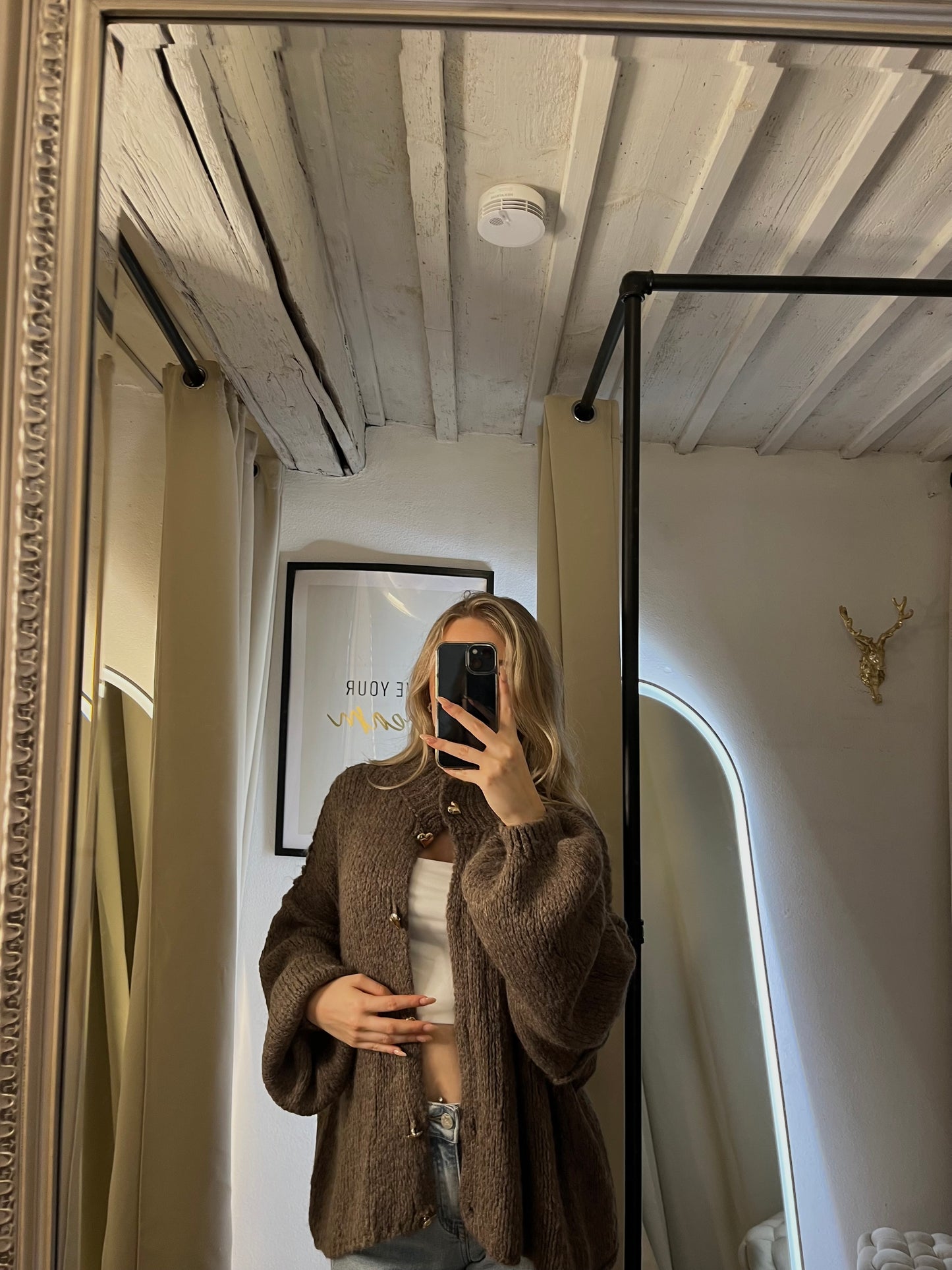 Cardi mit Herzknöpfen