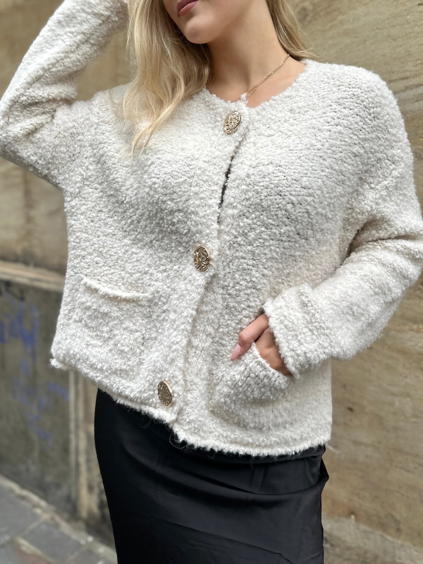 Cardigan mit goldenen Knöpfen