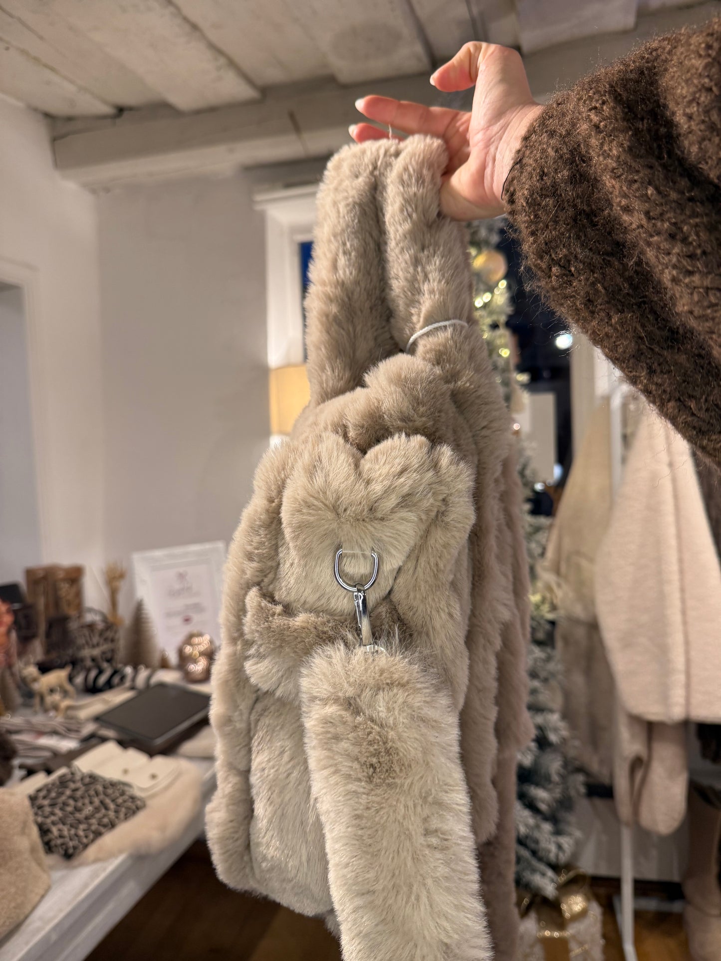 Kleine Flauschi Bag Taupe