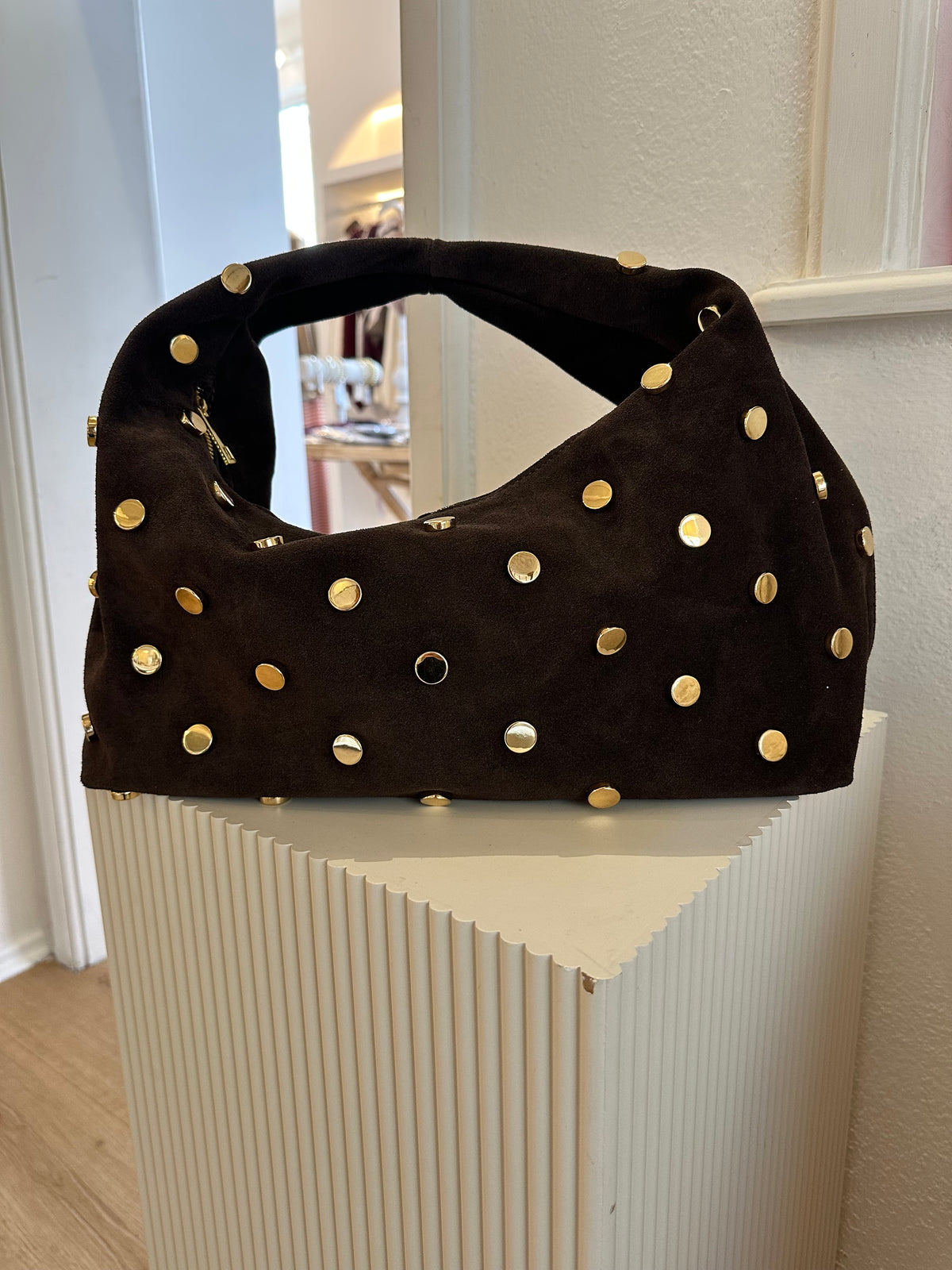 Große Suede-Bag mit Nieten