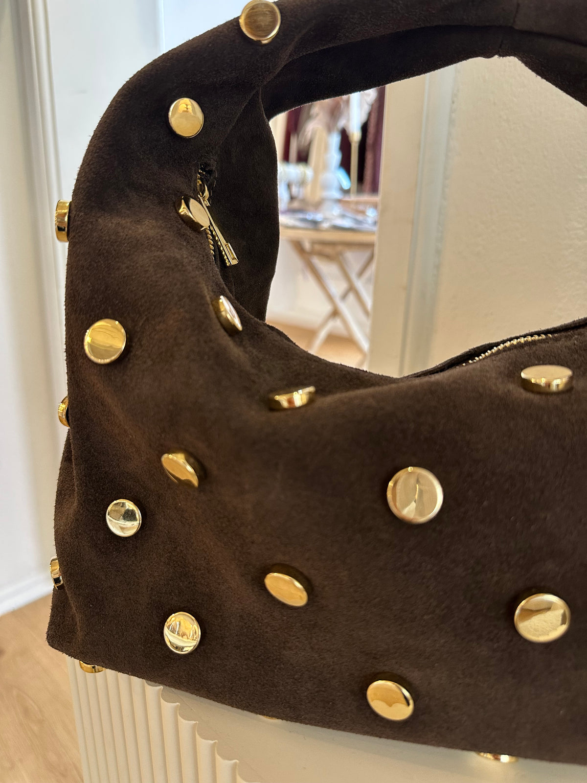 Große Suede-Bag mit Nieten