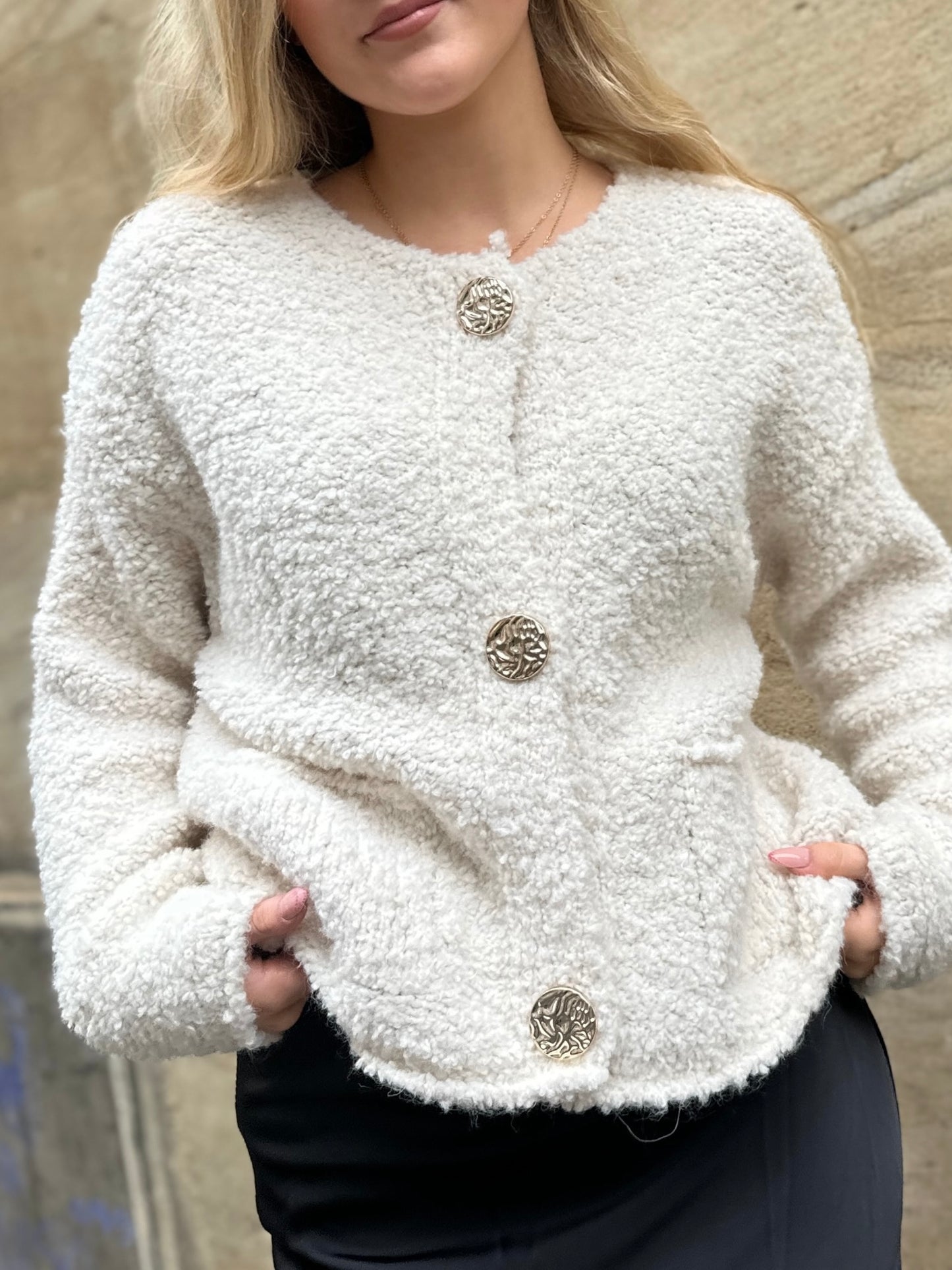 Cardigan mit goldenen Knöpfen