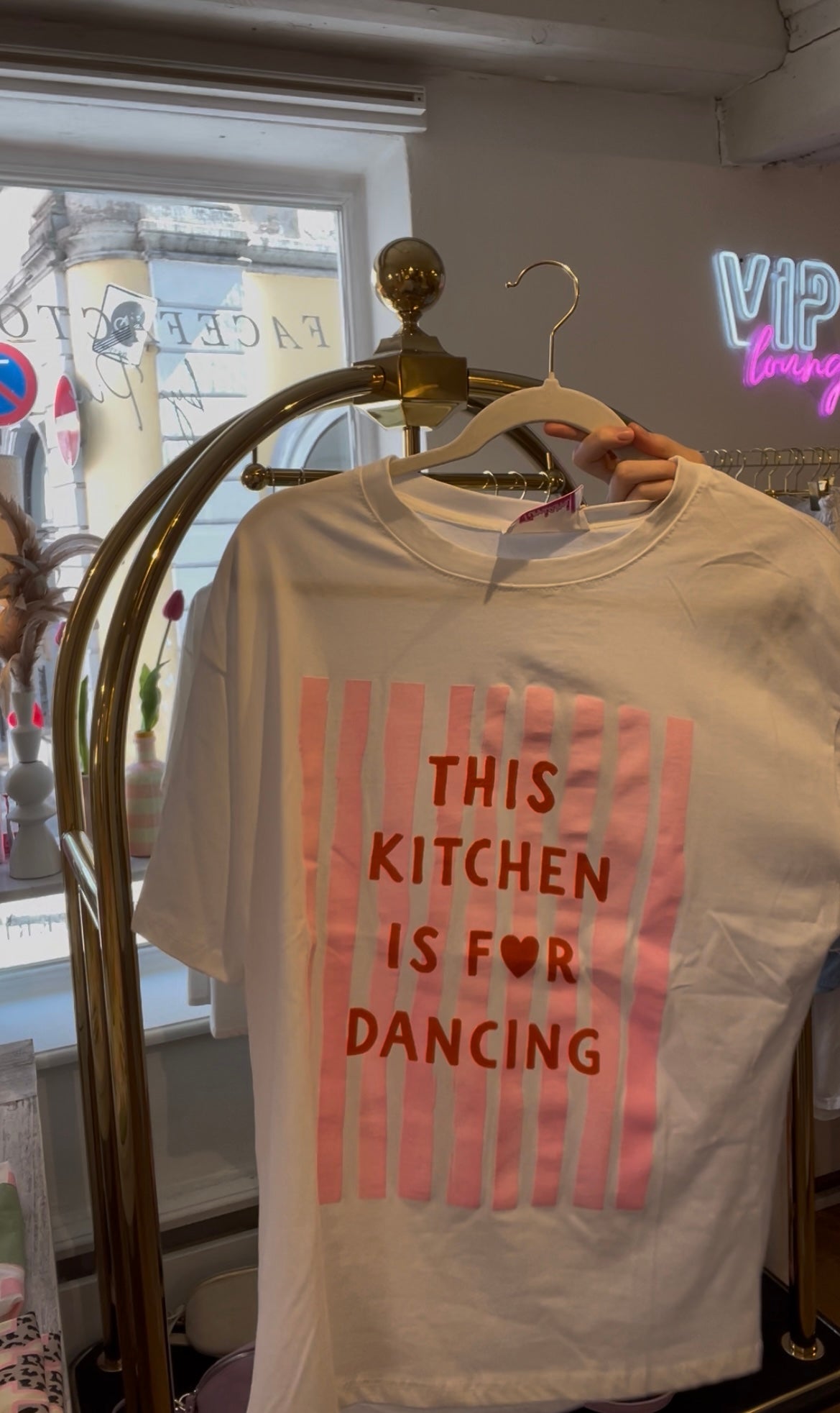 T-Shirt This kitchen is for dancing