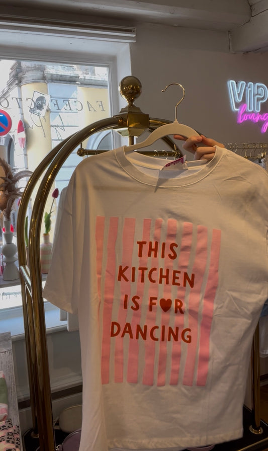 T-Shirt This kitchen is for dancing