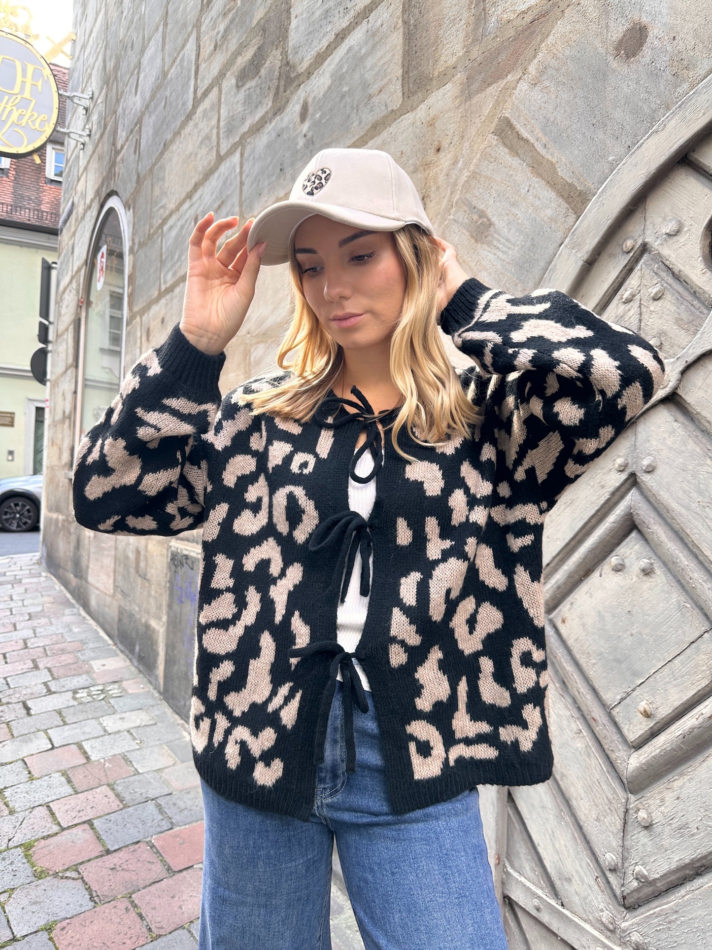 Cardi Leo Print