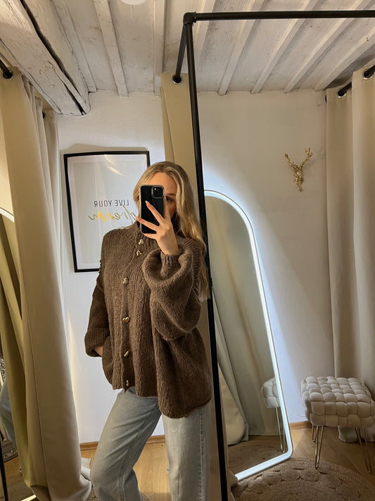 Cardi mit Herzknöpfen