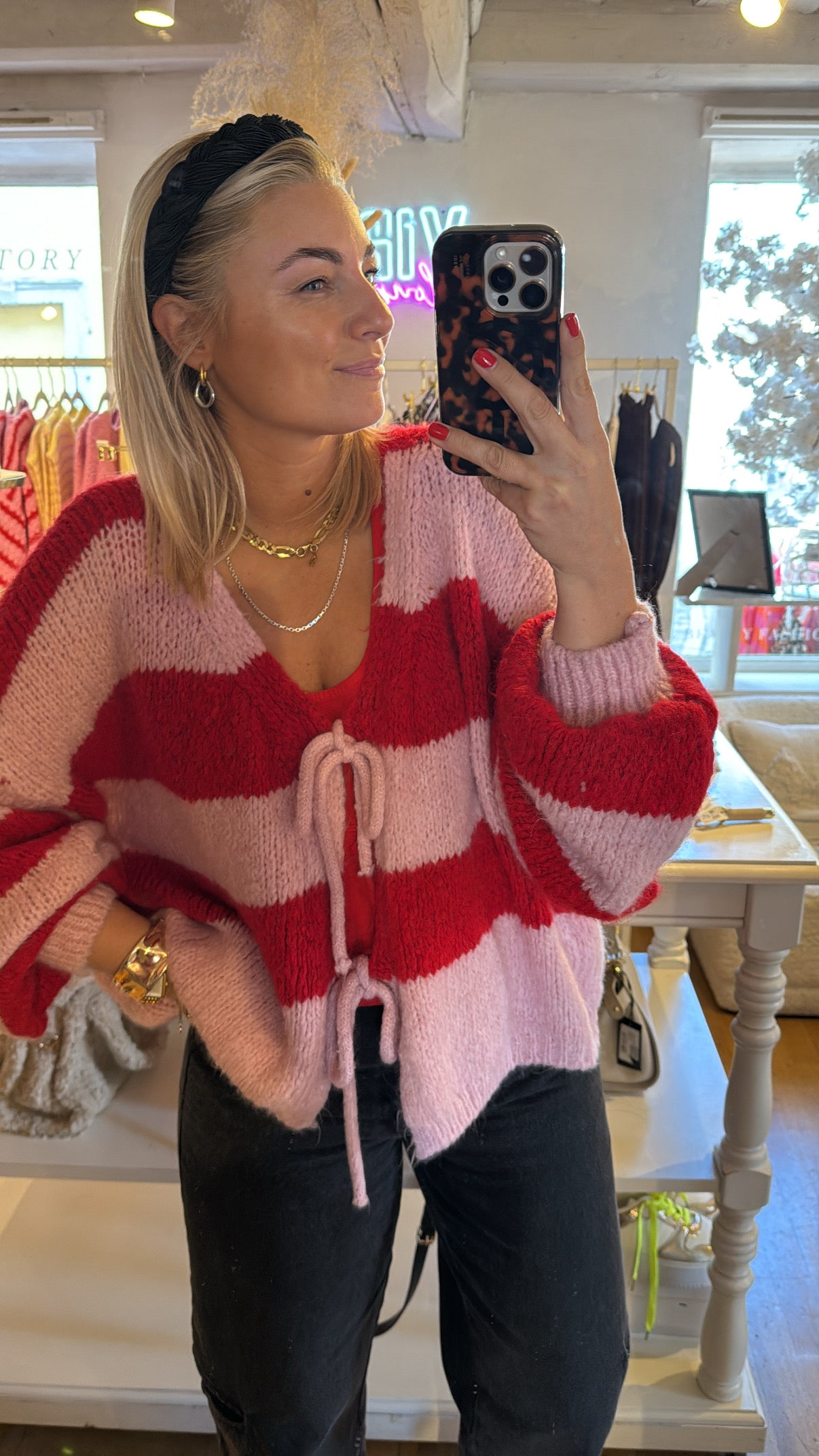 Cardi mit Schleifen