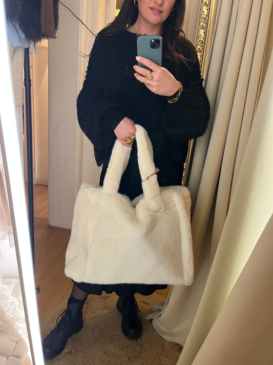Große Flauschi Bag Weiß