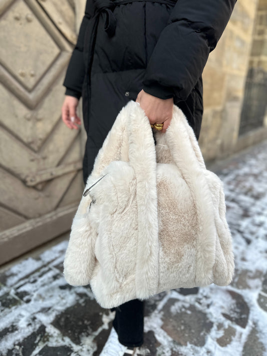 Kleine Flauschi Bag Weiß