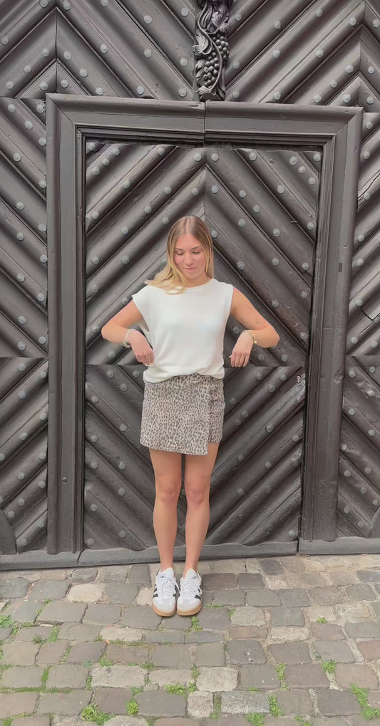 Leoshort
